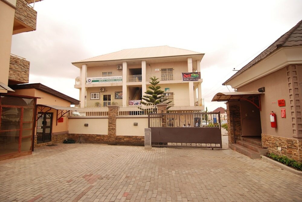 Фото Trafford Hotel