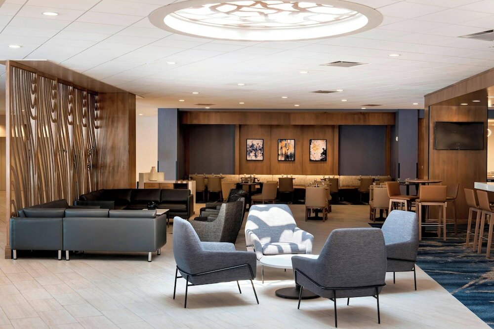 Фото Delta Hotels by Marriott Utica