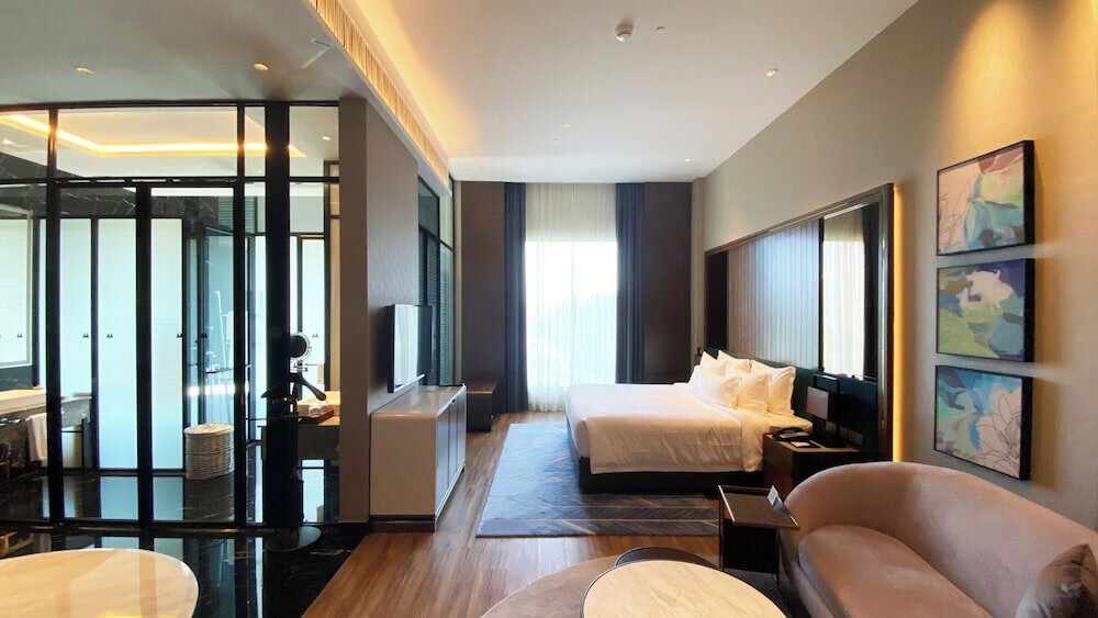 Фото M Resort & Hotel