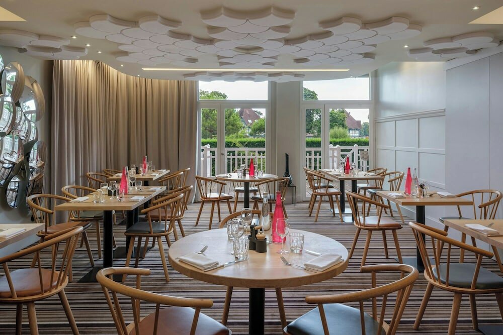 Фото Renaissance Paris Hippodrome De St. Cloud Hotel