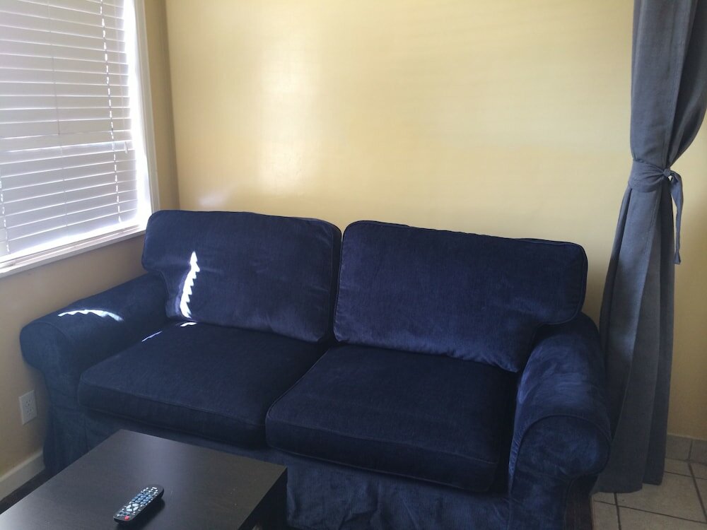 Фото Oasis Inn & Suites