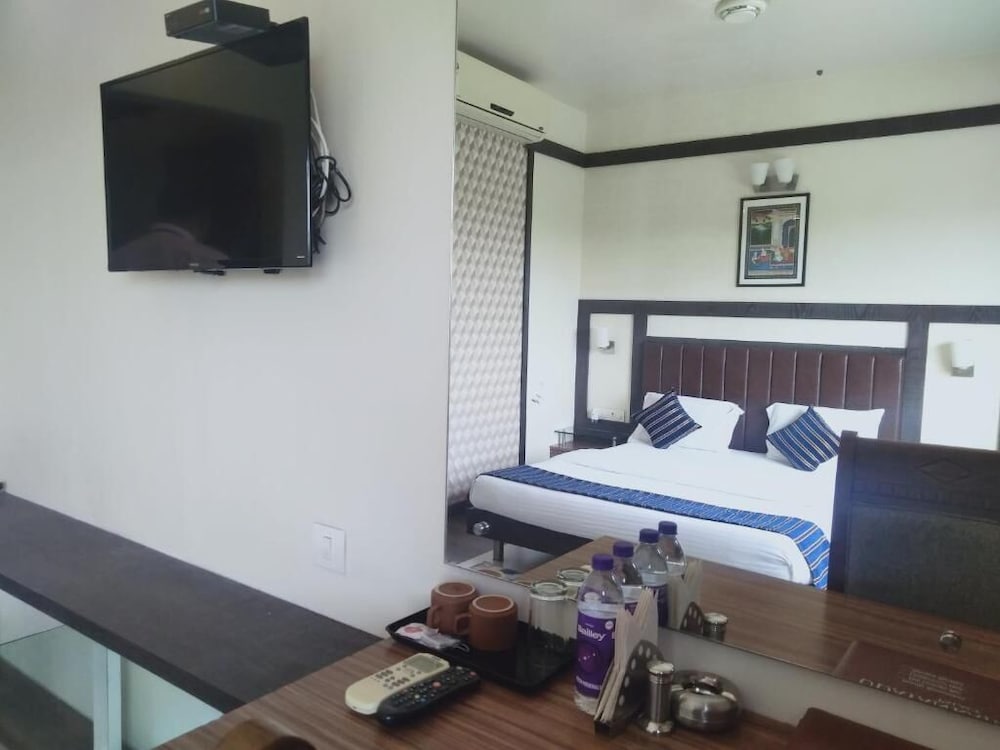 Фото Hotel Udayanraje Palace