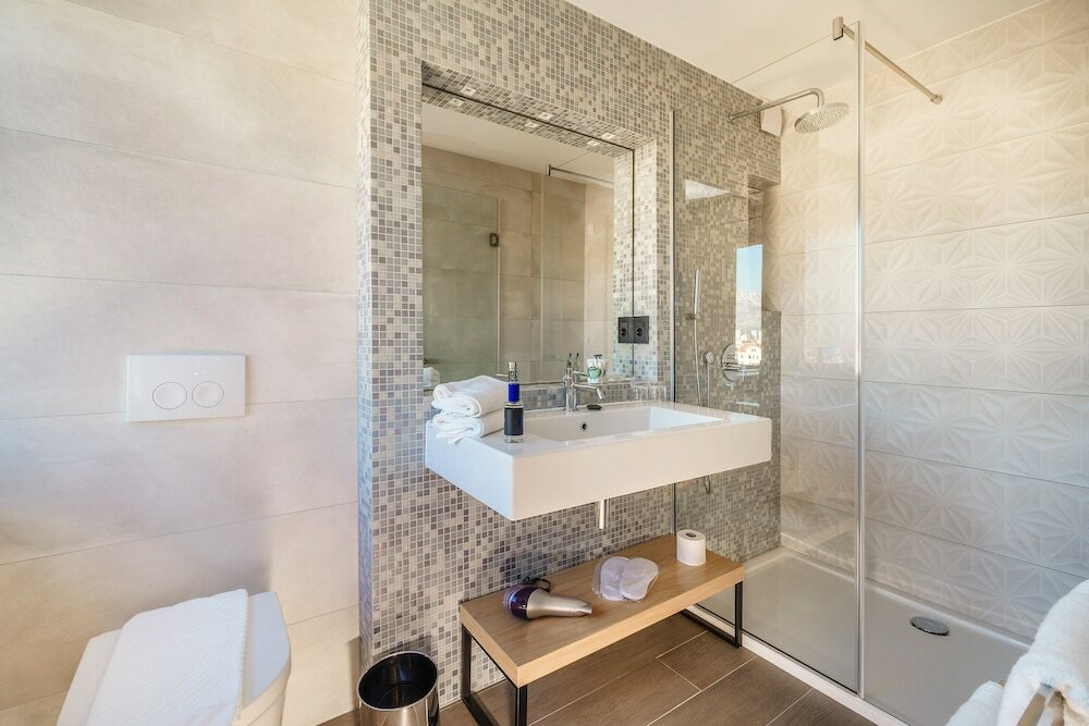 Фото The View Luxury Rooms