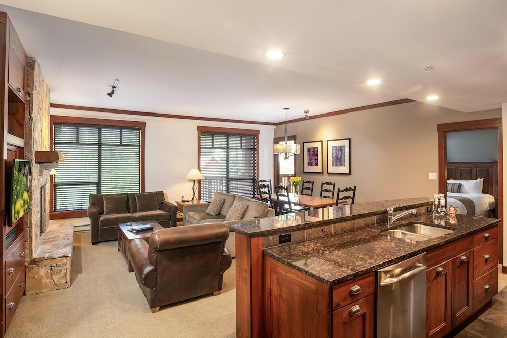 Фото First Tracks Lodge