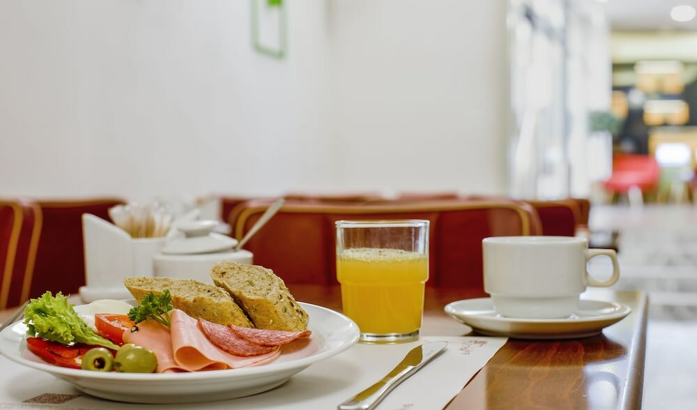 Фото Hotel Garden Court