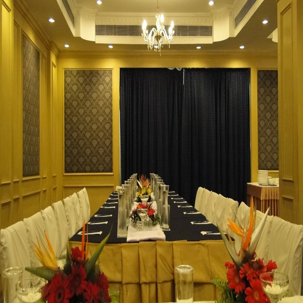 Фото La Place Sarovar Portico, Lucknow