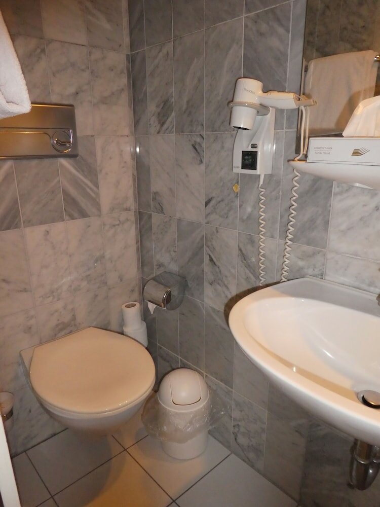 Фото Monopol Hotel