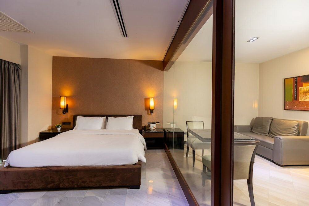 Фото Sukhothai Hotel and Residence