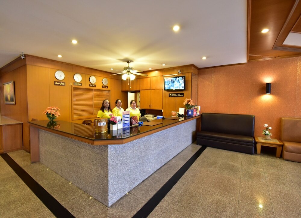 Фото Dynasty Inn Hotel
