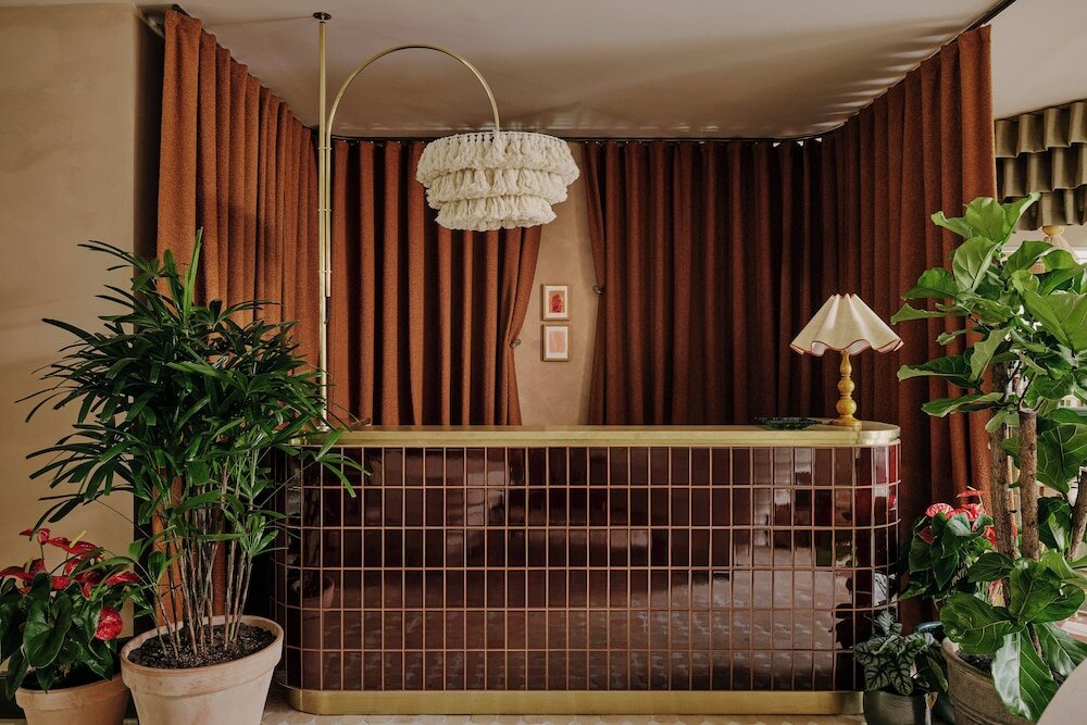 Фото Ember Locke Kensington