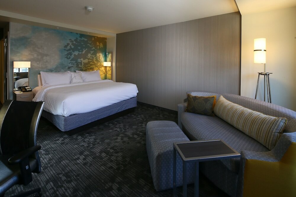 Фото Courtyard Bay City