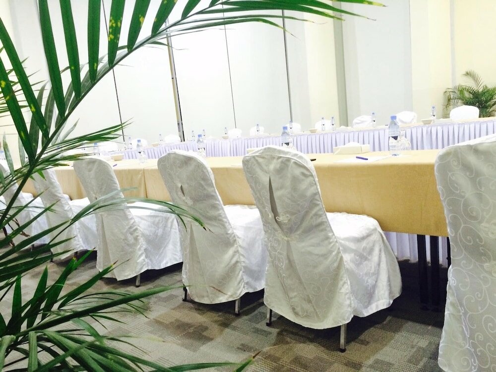 Фото Tulip Hotel And Suites