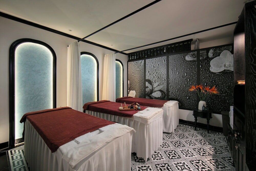 Фото Hanoi Le Chateau Hotel & SPA