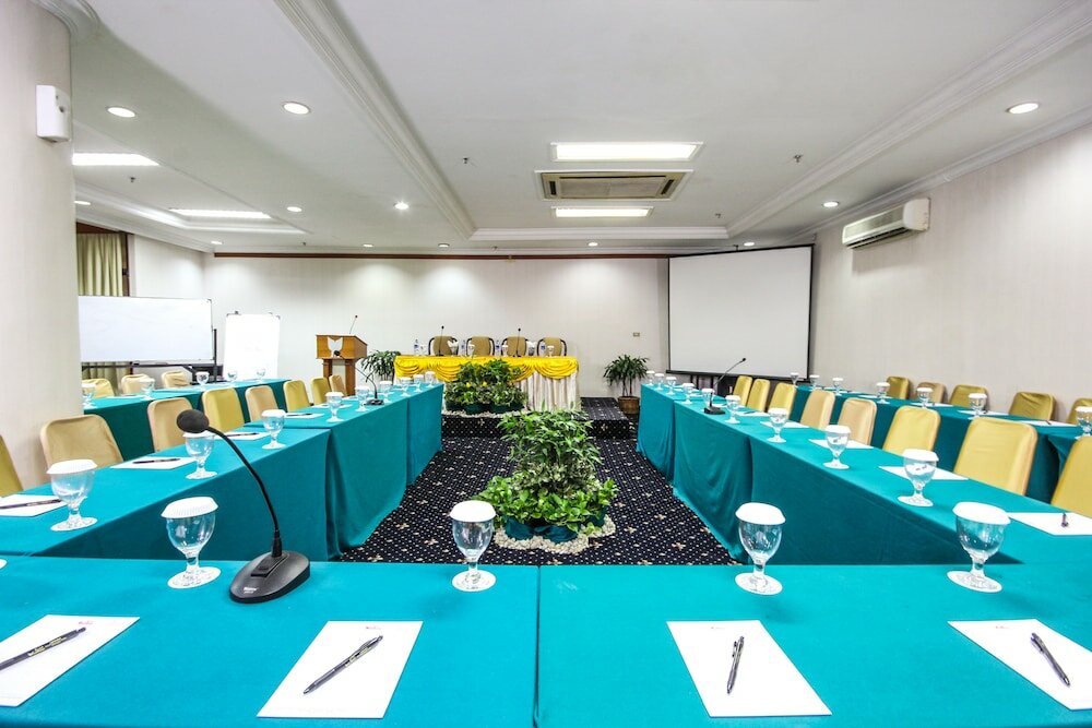 Фото Grand Menteng Hotel