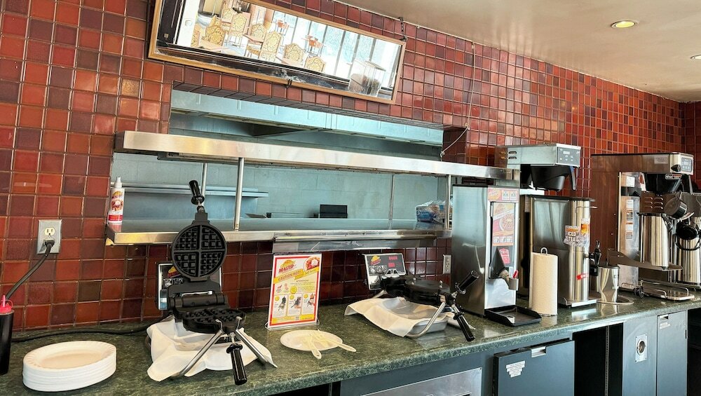 Фото Magnuson Grand Hotel & Conference Center Tyler