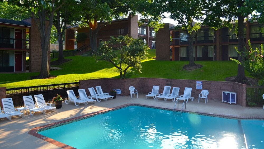 Фото Magnuson Grand Hotel & Conference Center Tyler