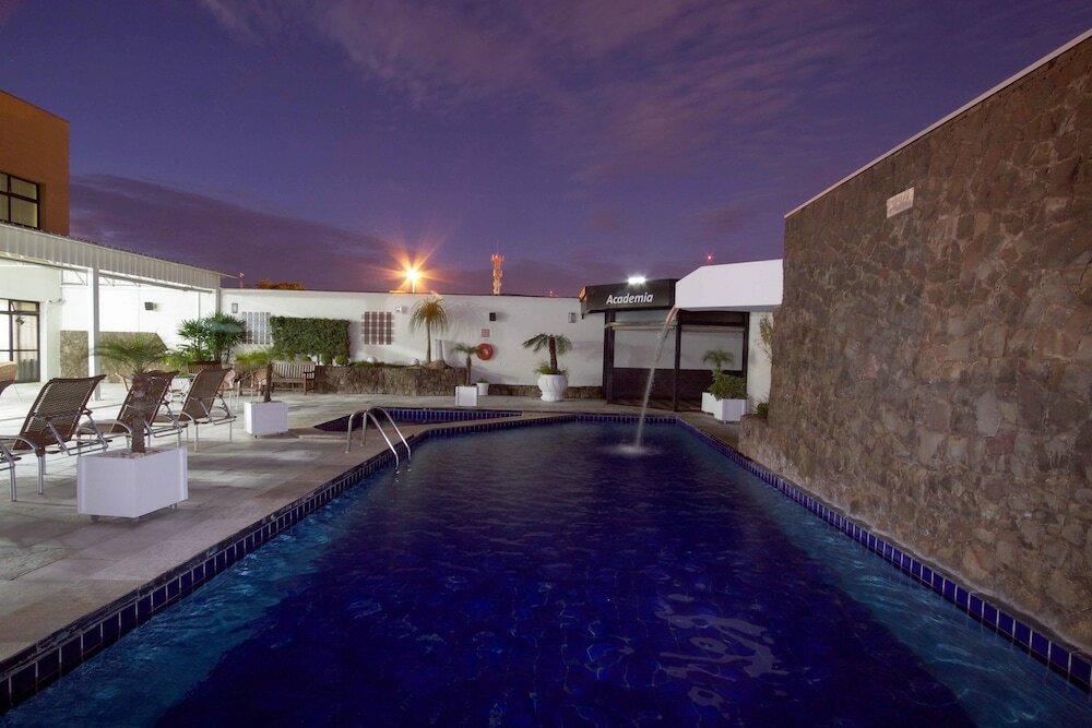 Фото Bristol Exceler Plaza Hotel