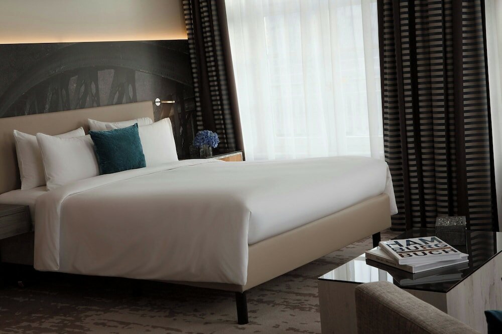 Фото Renaissance Hamburg Hotel