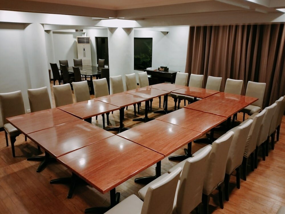 Фото Arzo Hotel Manila