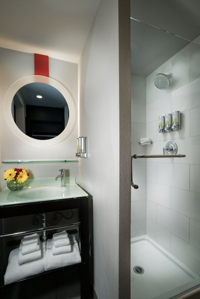 Фото Staypineapple, Hotel Five, Downtown Seattle