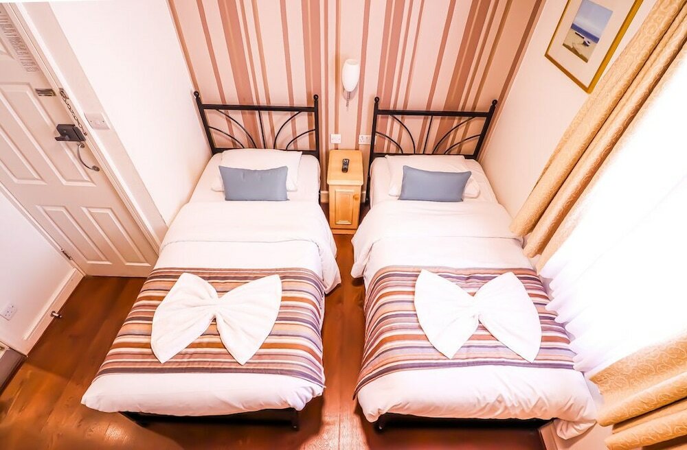 Фото The Fairway Hotel