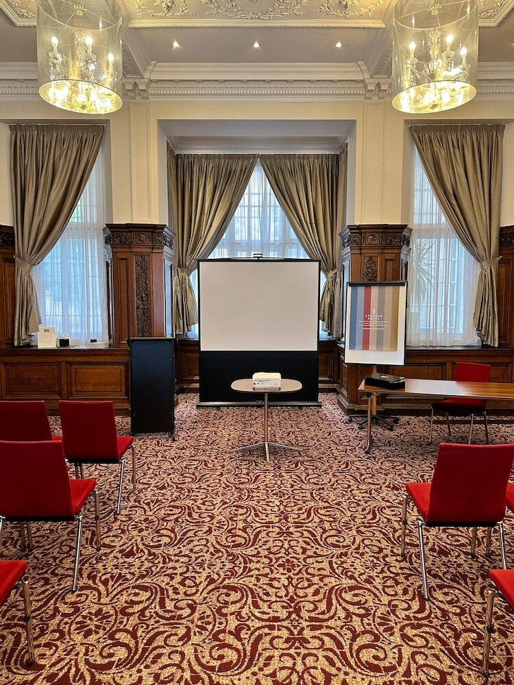 Фото Leopold Hotel