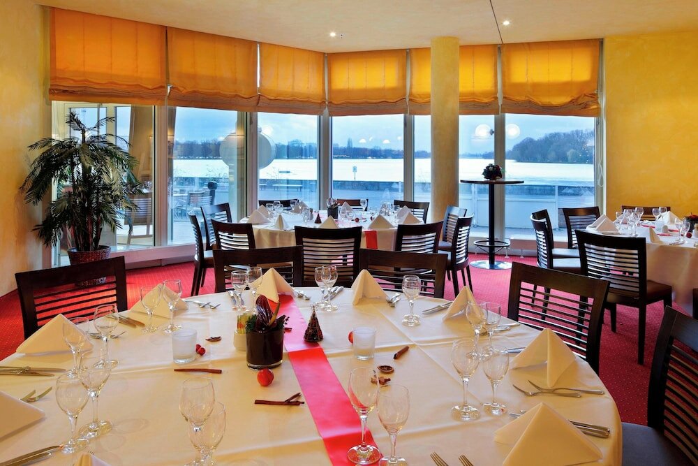 Фото Courtyard by Marriott Hannover Maschsee