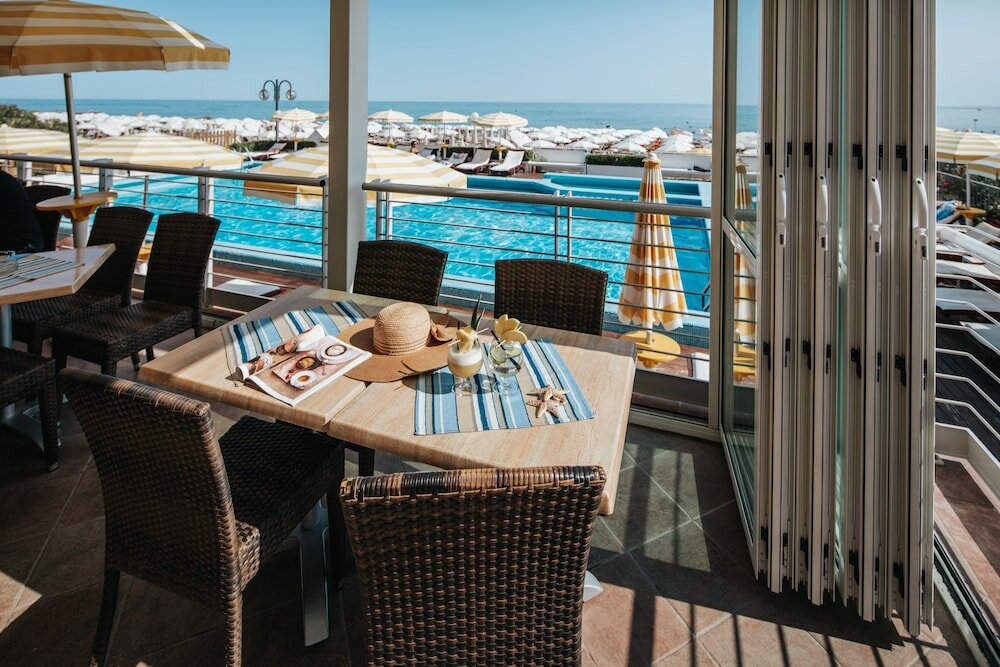 Фото Hotel Capitol