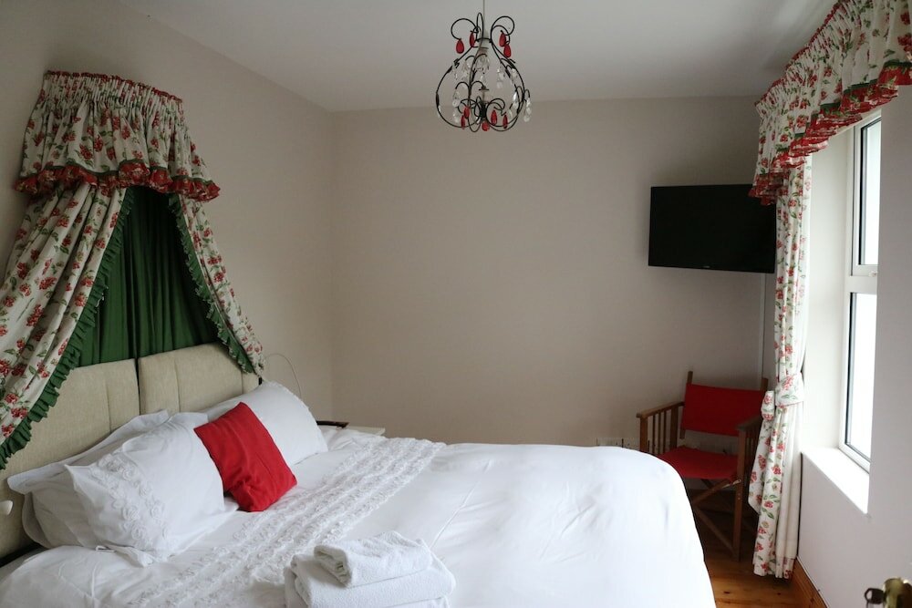 Фото Five Oaks Bed & Breakfast