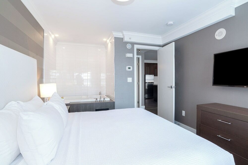 Фото Sandman Hotel Edmonton West