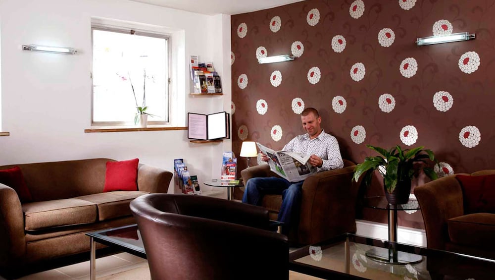 Фото Kensington Court Hotel