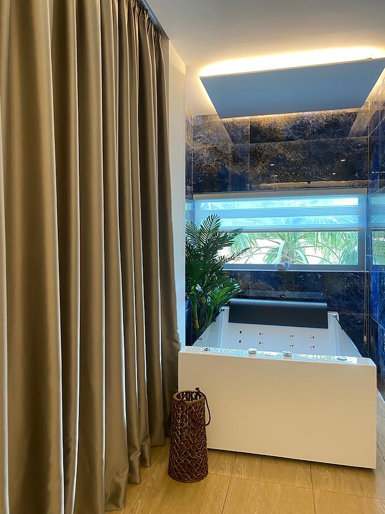 Фото Hotel Kuburi