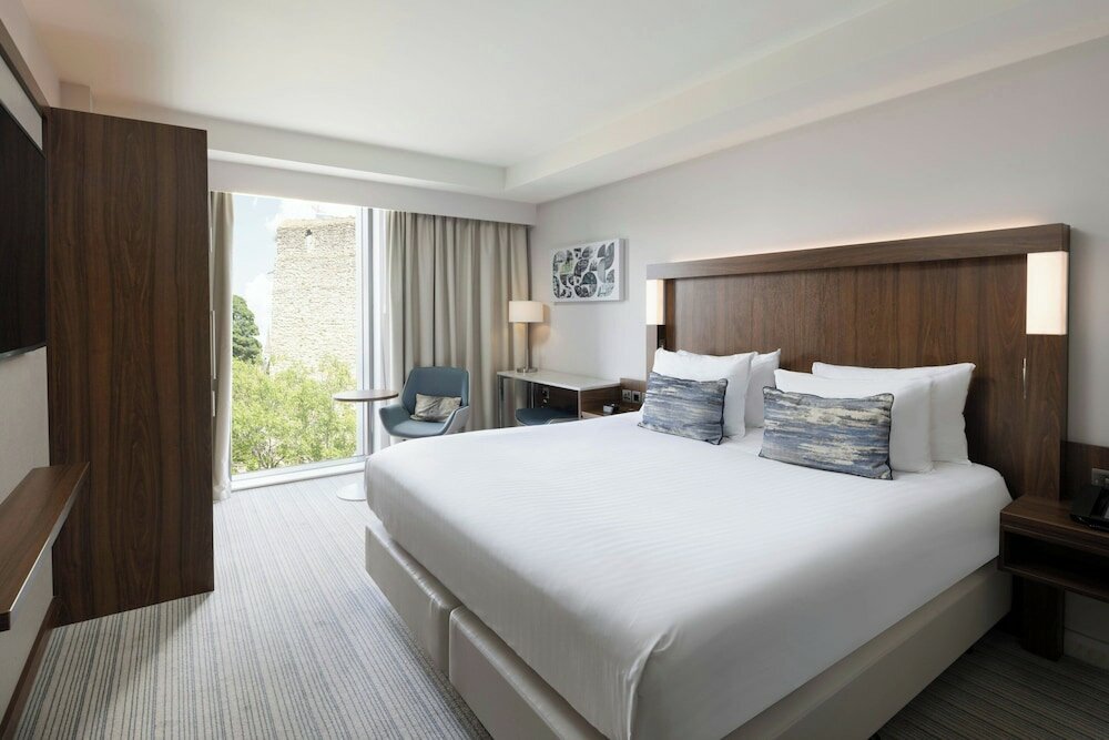 Фото Courtyard by Marriott Oxford City Centre