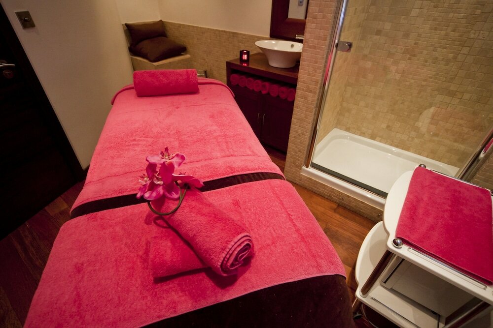 Фото Rowton Hall Hotel and SPA