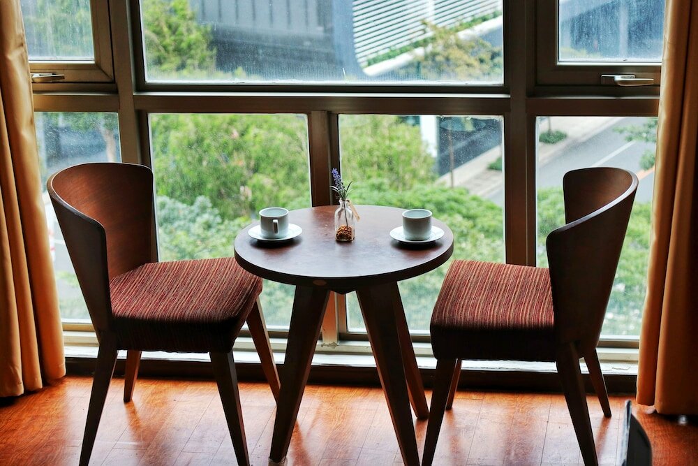 Фото Luxury Condo at Forbeswood Parklane