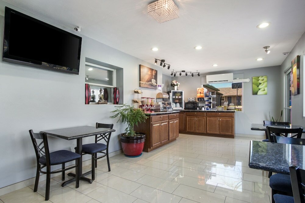 Фото Knights Inn & Suites Salem, In