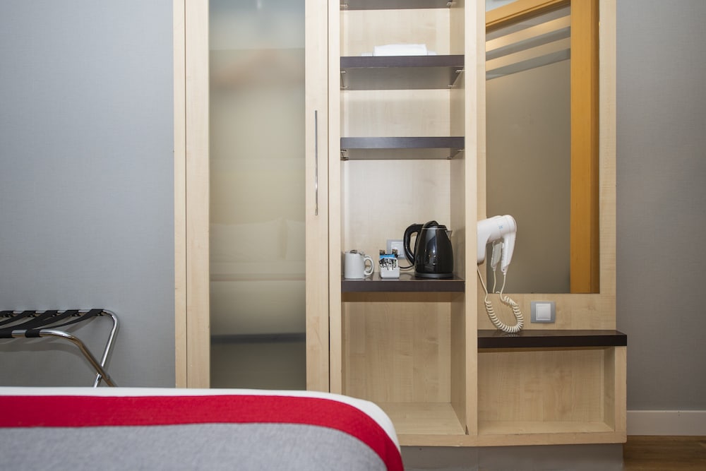 Фото Holiday Inn Express Barcelona City 22@