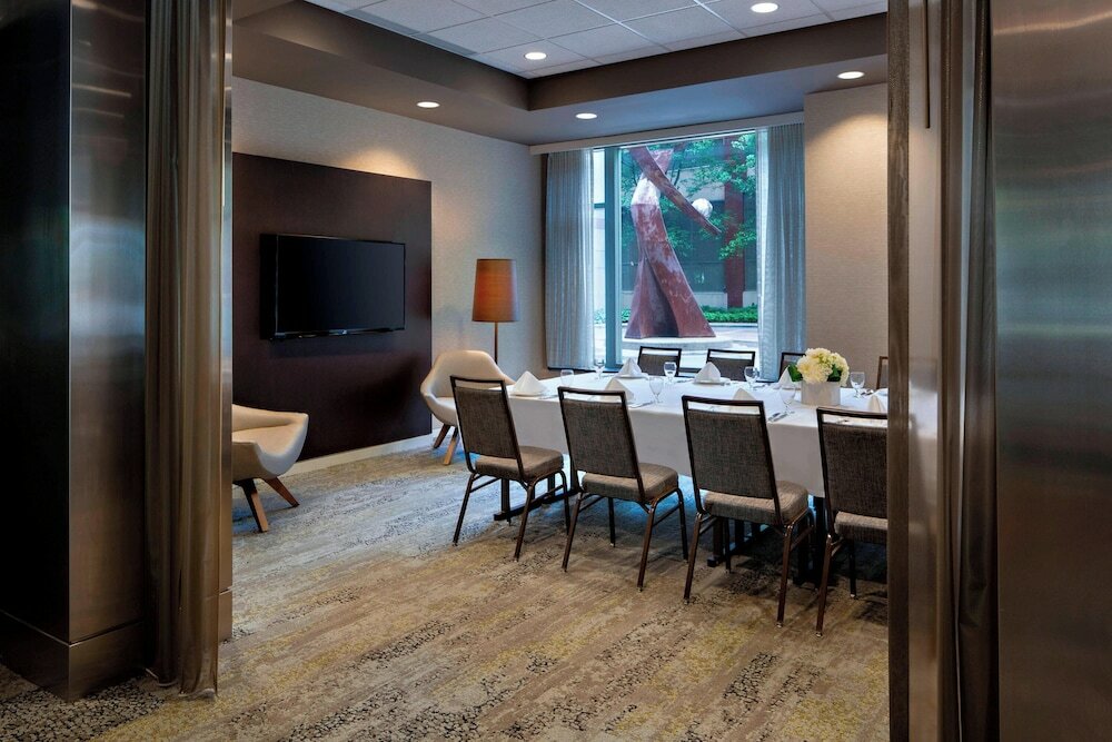 Фото Courtyard by Marriott Downtown Grand Rapids