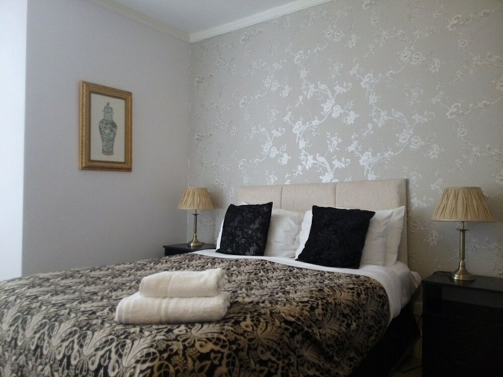 Фото Dukes Folly Hotel