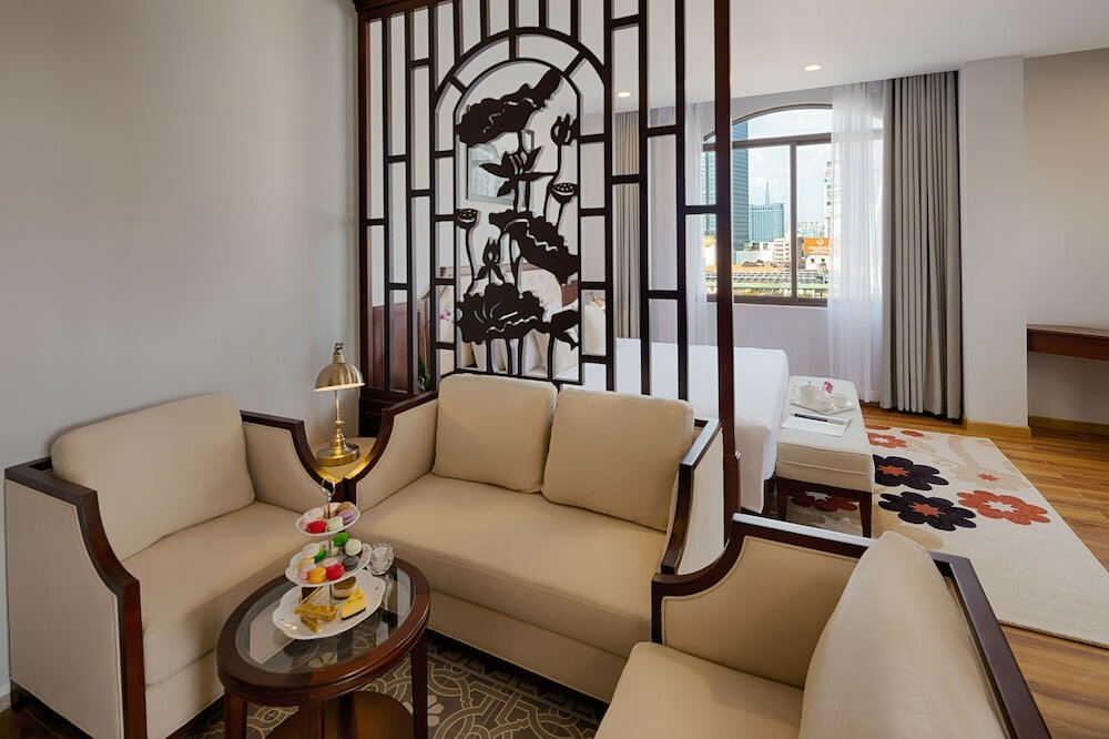 Фото Happy Life Grand Hotel & Sky Bar