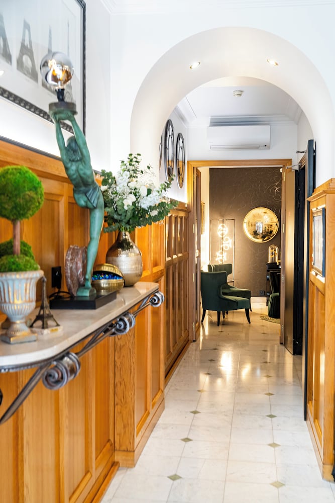 Фото Hôtel Le Cercle Tour Eiffel