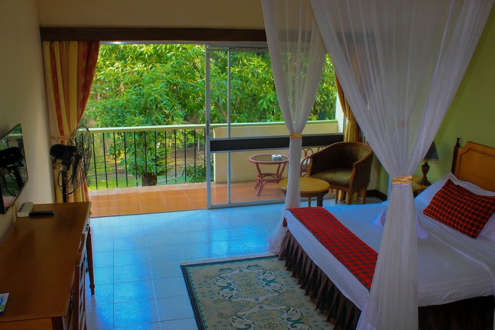 Фото The Equator Hotel