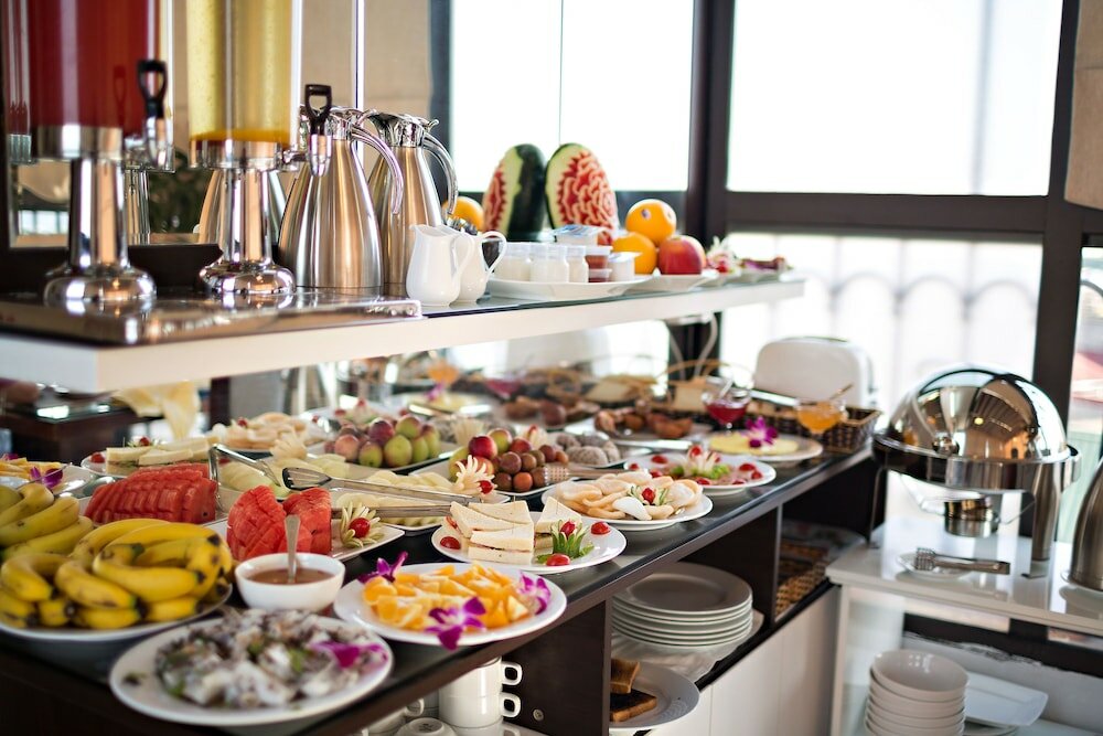 Фото Golden Moon Suite Hotel