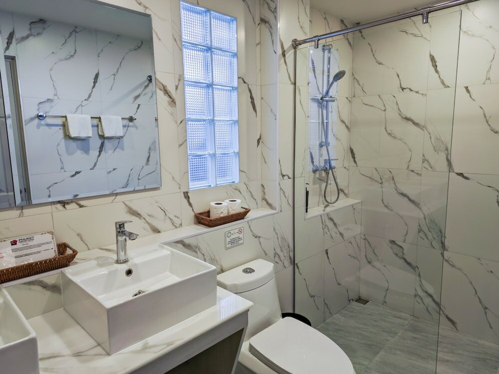 Фото Phuket Airport Hotel