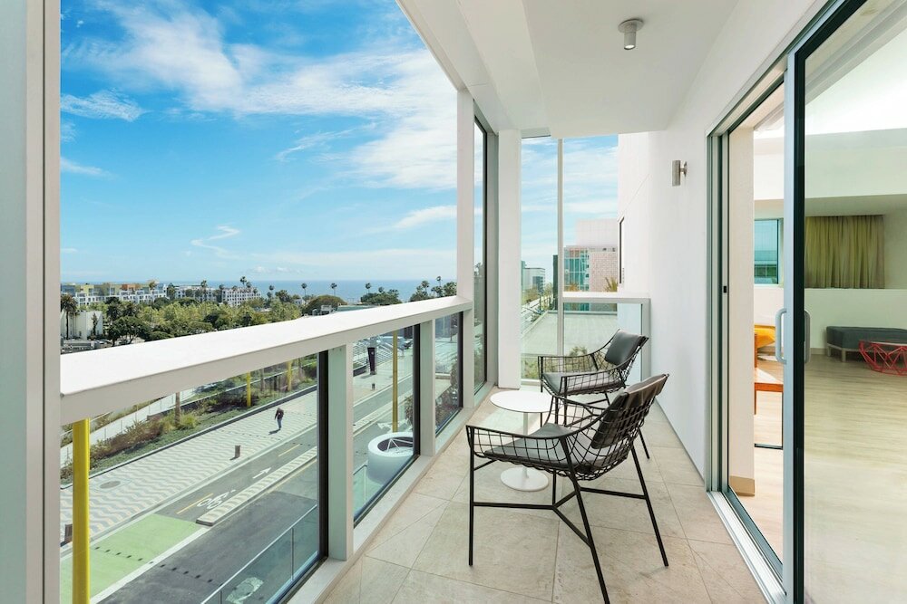 Фото Courtyard by Marriott Santa Monica