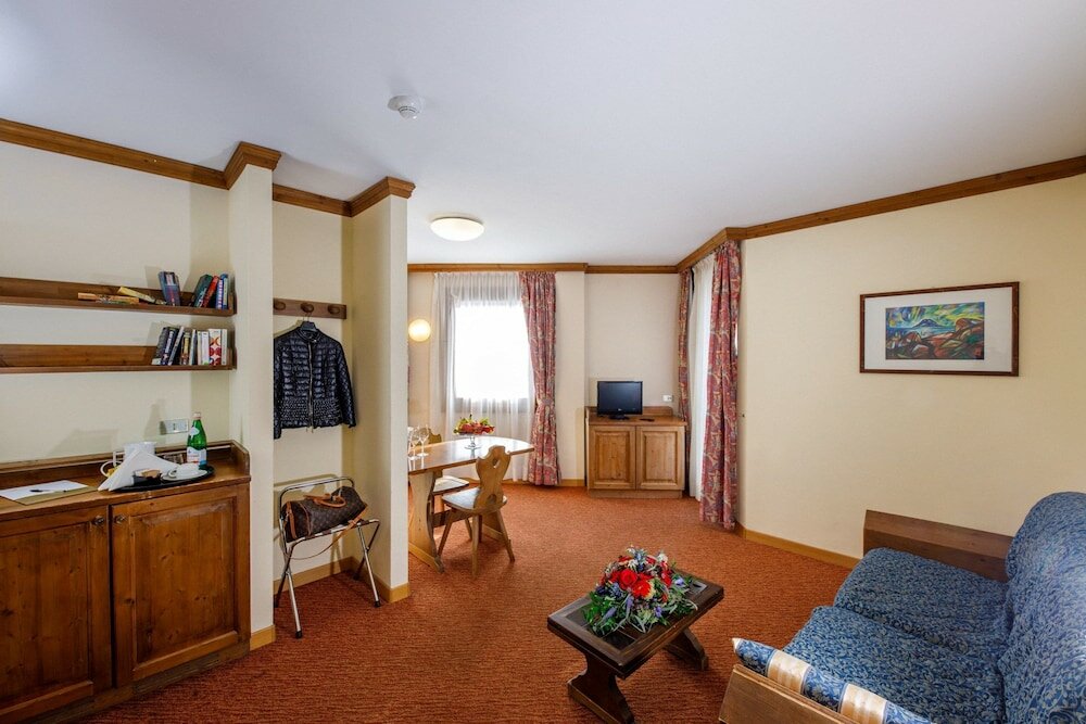 Фото Hotel Alaska Cortina