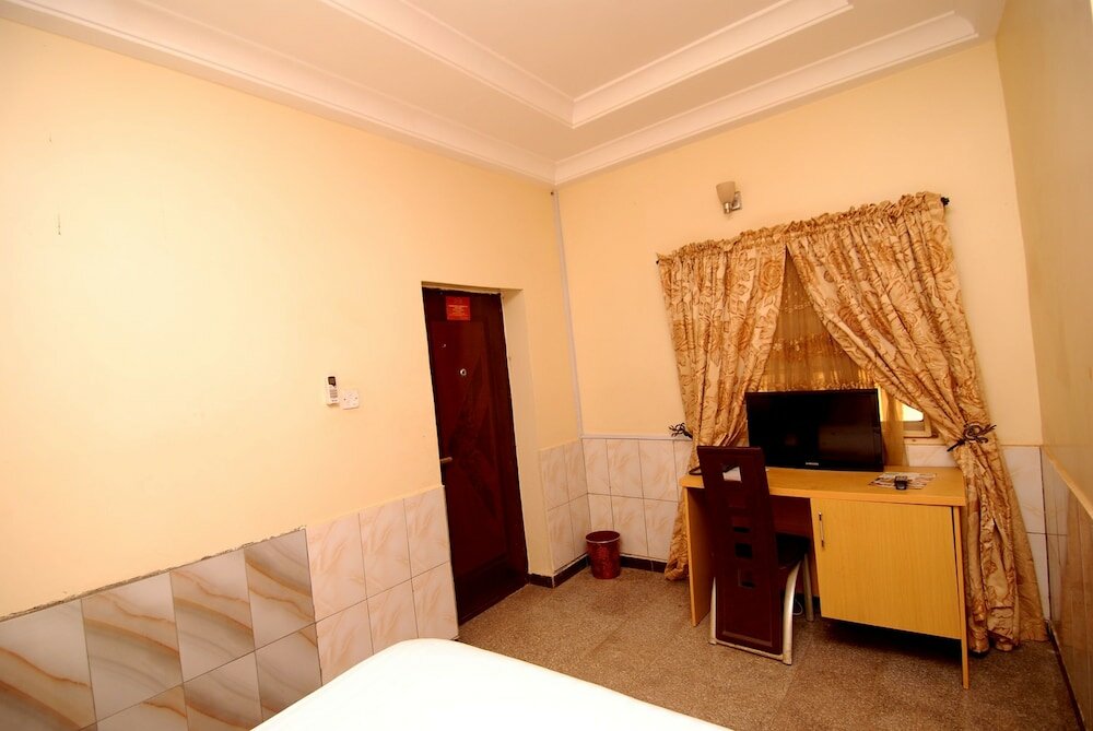 Фото Lapour Hotels Ltd