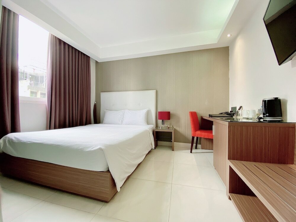 Фото The Luxe Hotel