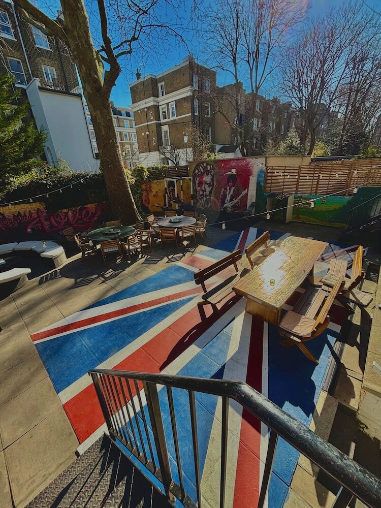 Фото Saint James Backpackers