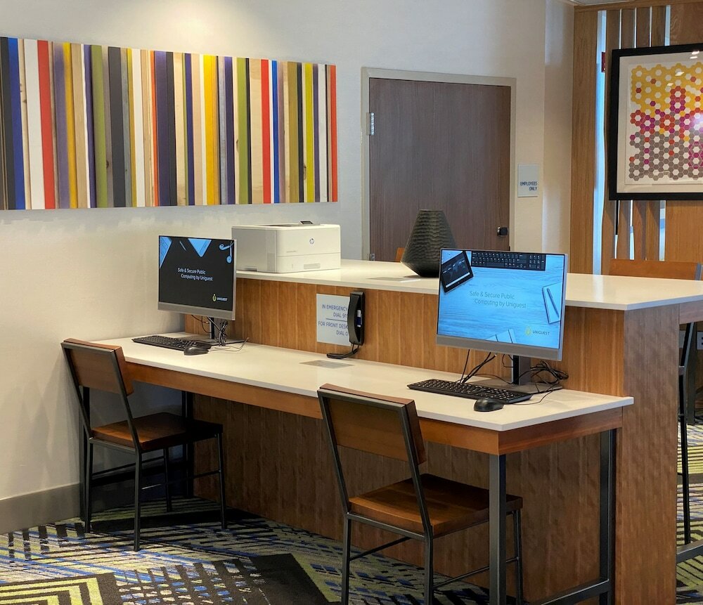 Фото Holiday Inn Express & Suites Aurora, an Ihg Hotel